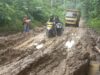 Jalan Penghubung Kecamatan Teweh Timur Rusak Parah, Warga Berharap Segera ada Perbaikan
