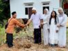 Gun Sri Witanto Bersama Keluarga Berbagi Daging Qurban